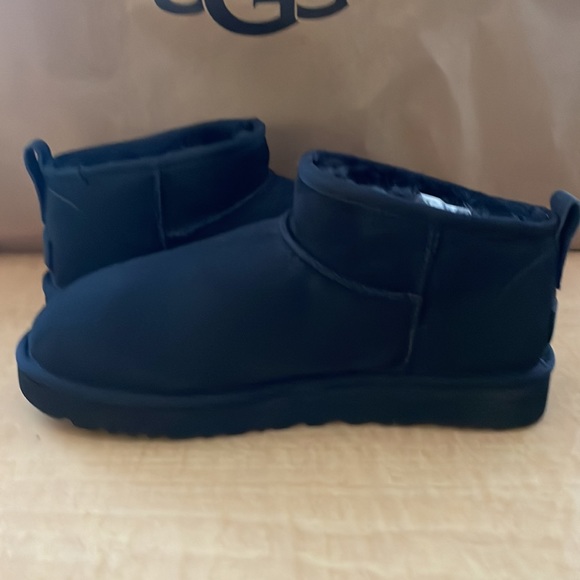Ugg Women’s Classic Ultra Mini Boot - Picture 3 of 5